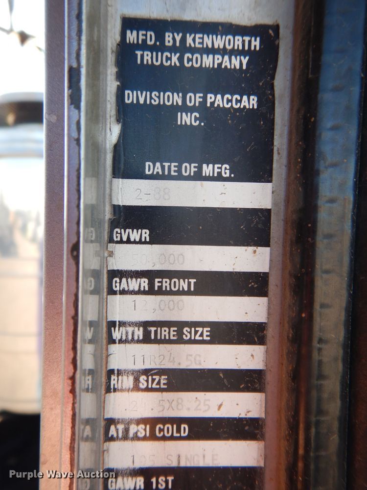 image for item IQ9674 1988 Kenworth W900B  semi truck