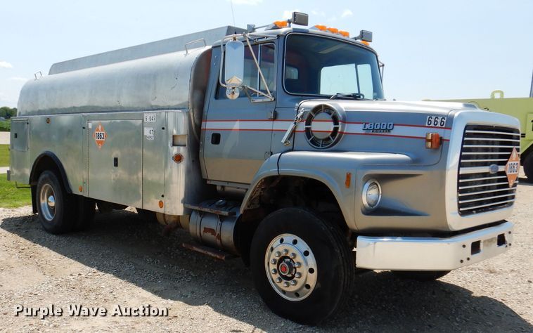 image for item IQ9702 1992 Ford LS8000  fuel truck