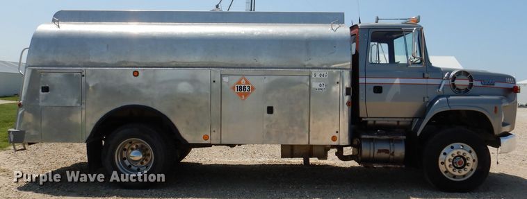 image for item IQ9702 1992 Ford LS8000  fuel truck