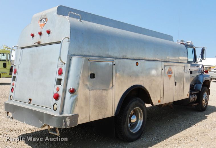 image for item IQ9702 1992 Ford LS8000  fuel truck