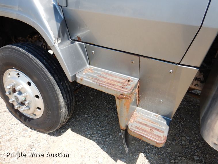 image for item IQ9702 1992 Ford LS8000  fuel truck