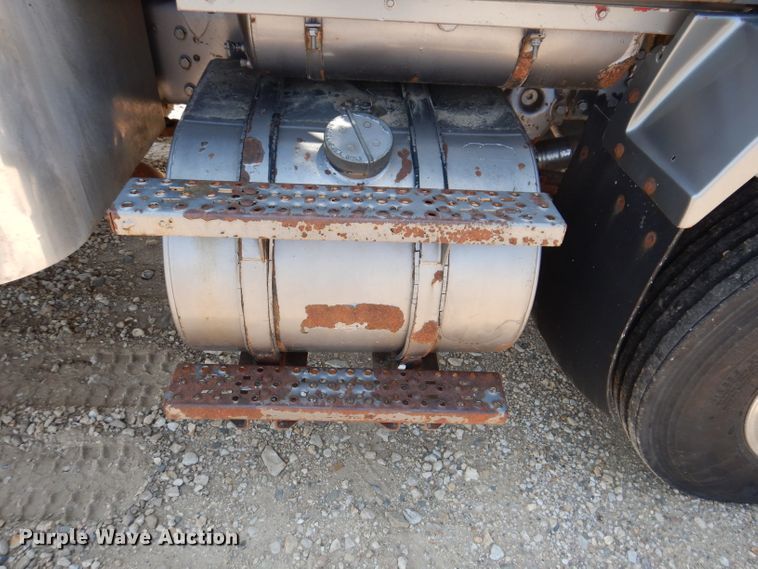 image for item IQ9702 1992 Ford LS8000  fuel truck