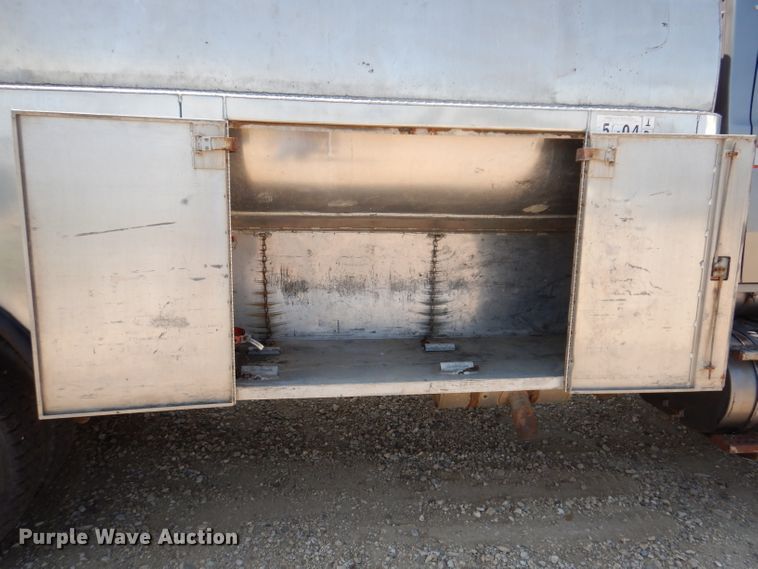 image for item IQ9702 1992 Ford LS8000  fuel truck