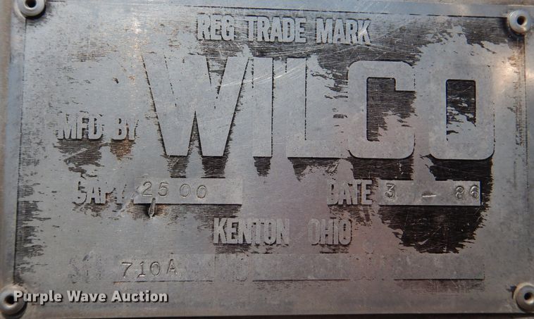 image for item IQ9702 1992 Ford LS8000  fuel truck