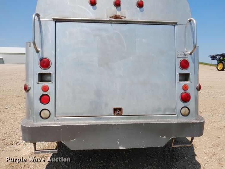 image for item IQ9702 1992 Ford LS8000  fuel truck