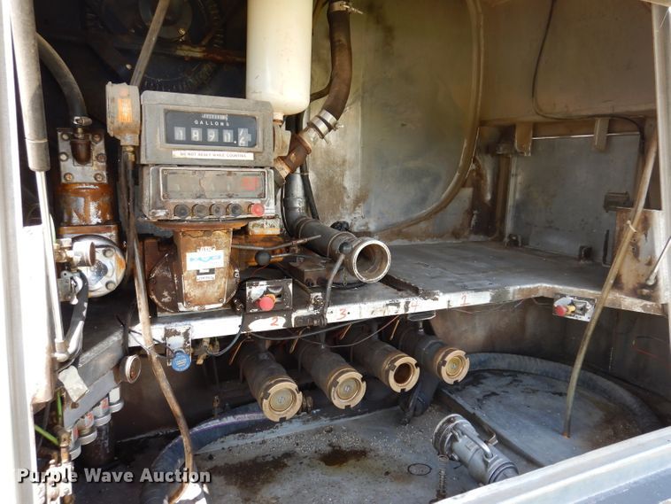 image for item IQ9702 1992 Ford LS8000  fuel truck