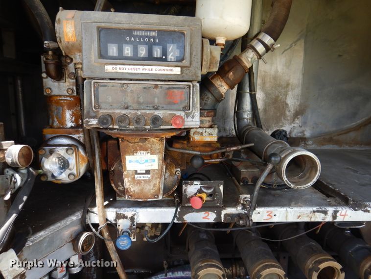 image for item IQ9702 1992 Ford LS8000  fuel truck