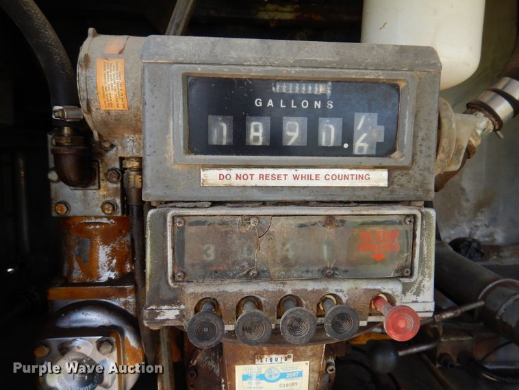 image for item IQ9702 1992 Ford LS8000  fuel truck