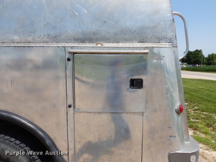 image for item IQ9702 1992 Ford LS8000  fuel truck