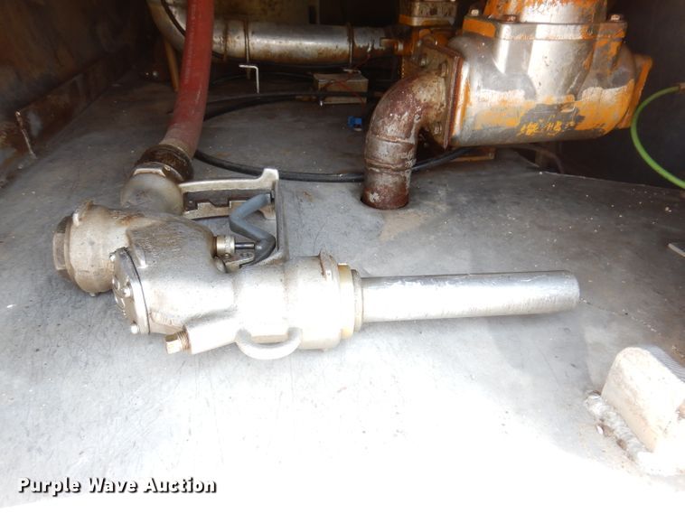 image for item IQ9702 1992 Ford LS8000  fuel truck