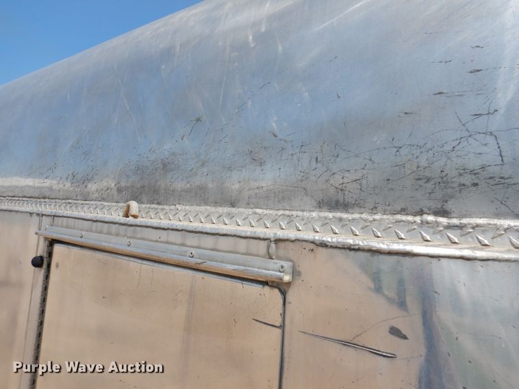 image for item IQ9702 1992 Ford LS8000  fuel truck