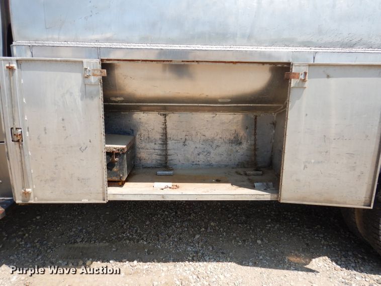 image for item IQ9702 1992 Ford LS8000  fuel truck