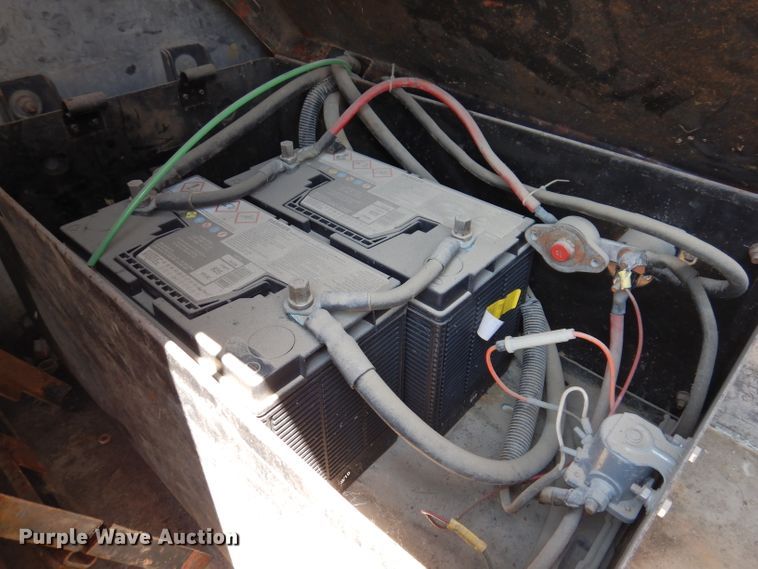 image for item IQ9702 1992 Ford LS8000  fuel truck