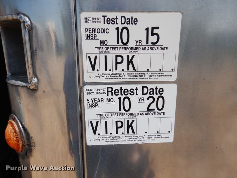 image for item IQ9702 1992 Ford LS8000  fuel truck