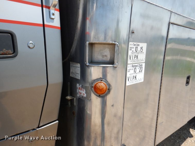 image for item IQ9702 1992 Ford LS8000  fuel truck