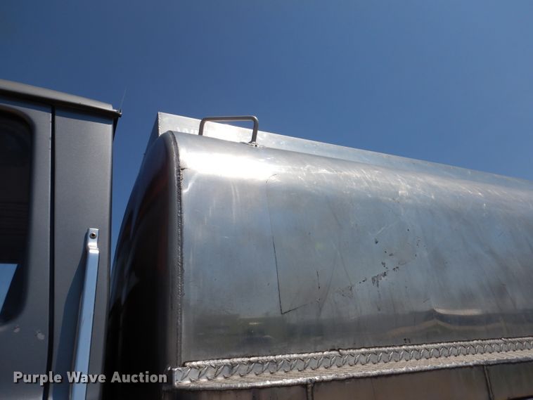 image for item IQ9702 1992 Ford LS8000  fuel truck