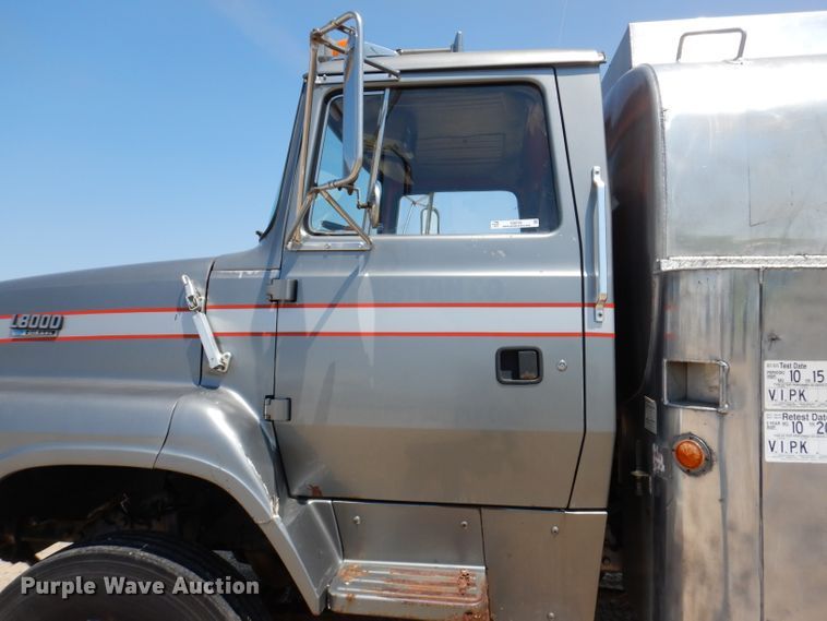 image for item IQ9702 1992 Ford LS8000  fuel truck