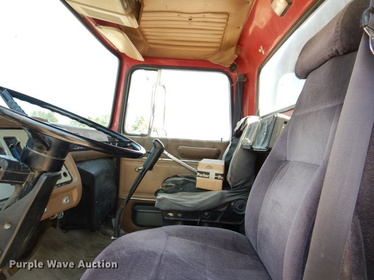 image for item IQ9702 1992 Ford LS8000  fuel truck