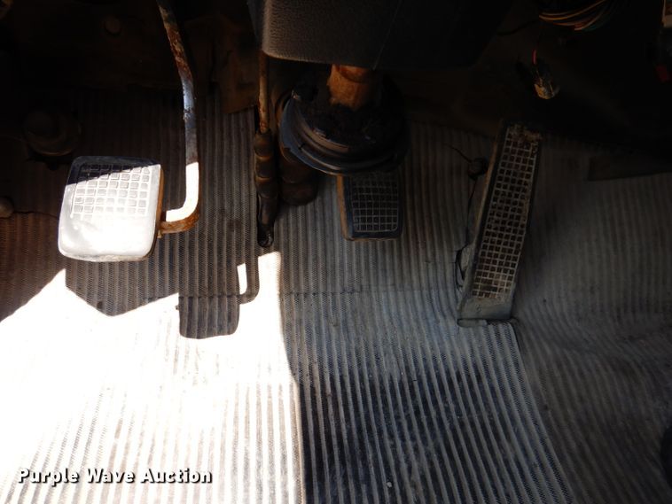 image for item IQ9702 1992 Ford LS8000  fuel truck