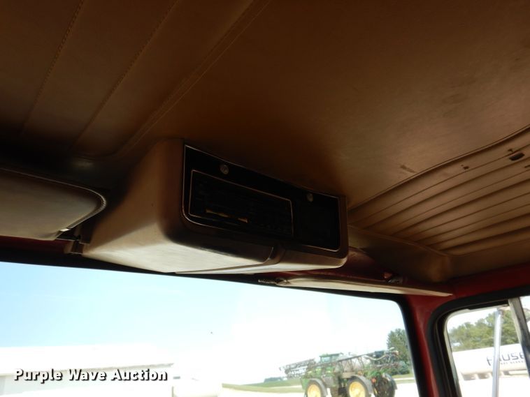 image for item IQ9702 1992 Ford LS8000  fuel truck