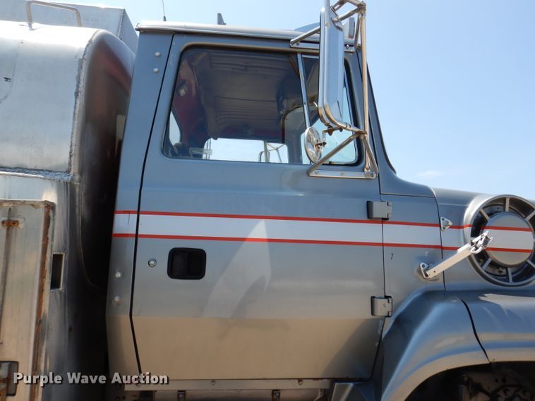 image for item IQ9702 1992 Ford LS8000  fuel truck