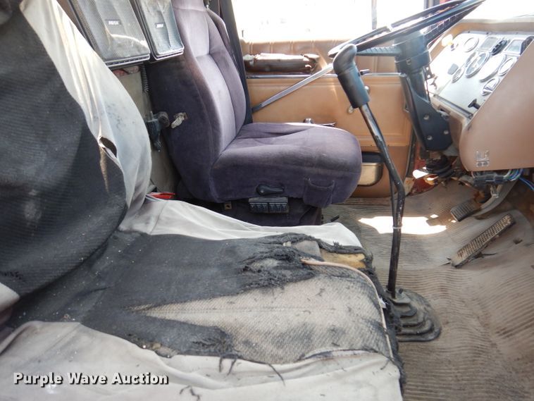 image for item IQ9702 1992 Ford LS8000  fuel truck