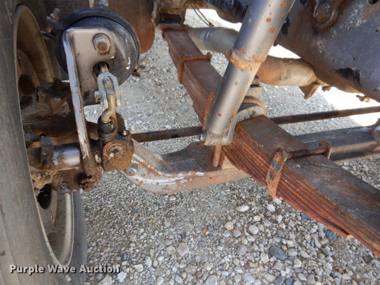 image for item IQ9702 1992 Ford LS8000  fuel truck