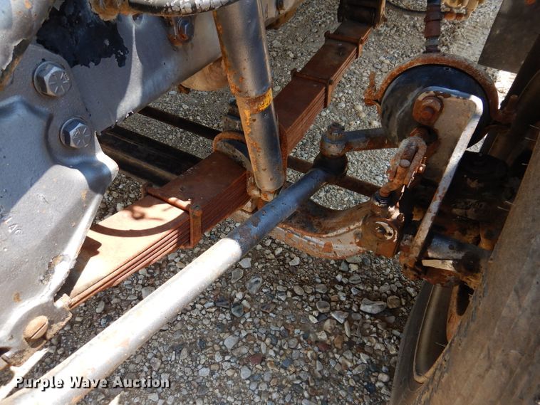 image for item IQ9702 1992 Ford LS8000  fuel truck