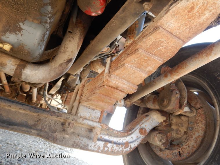 image for item IQ9702 1992 Ford LS8000  fuel truck