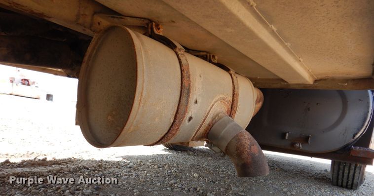 image for item IQ9702 1992 Ford LS8000  fuel truck