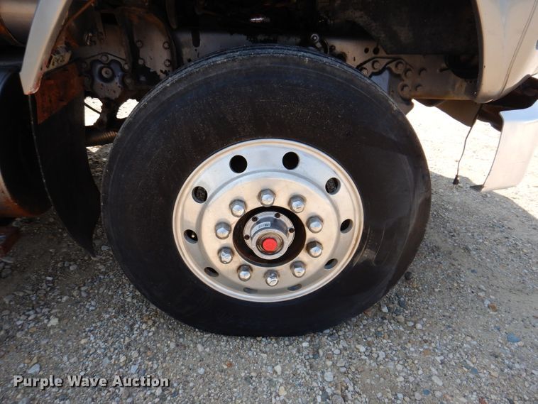 image for item IQ9702 1992 Ford LS8000  fuel truck