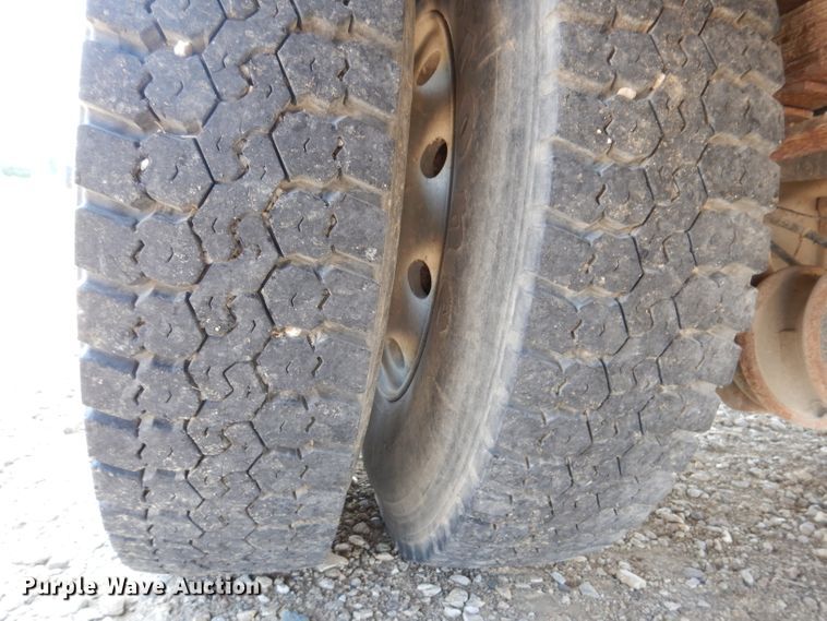 image for item IQ9702 1992 Ford LS8000  fuel truck