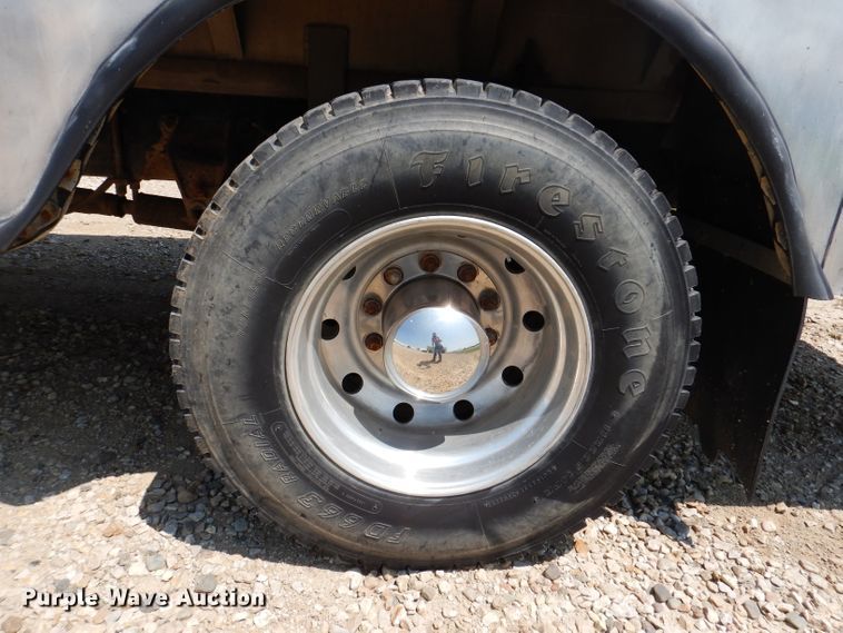 image for item IQ9702 1992 Ford LS8000  fuel truck