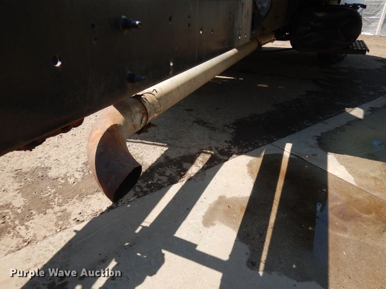 image for item IT9412 2002 International 4300  truck cab and chassis