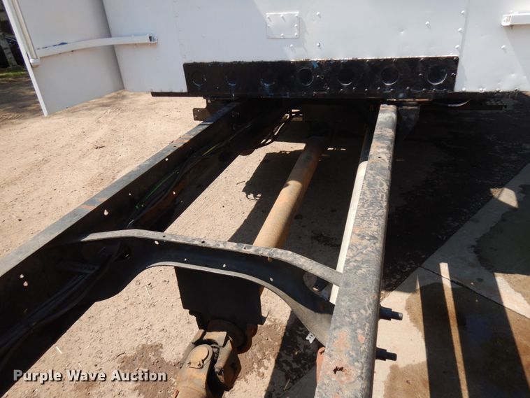 image for item IT9412 2002 International 4300  truck cab and chassis