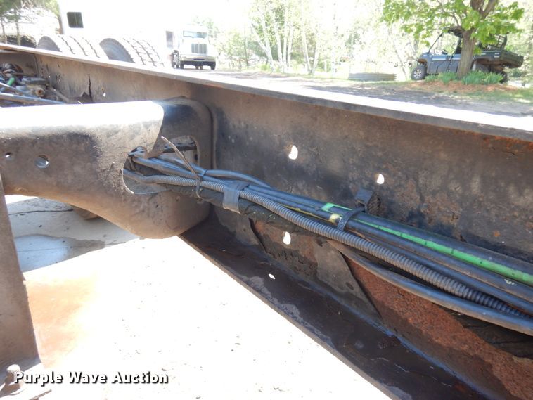 image for item IT9412 2002 International 4300  truck cab and chassis