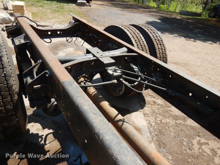 image for item IT9412 2002 International 4300  truck cab and chassis