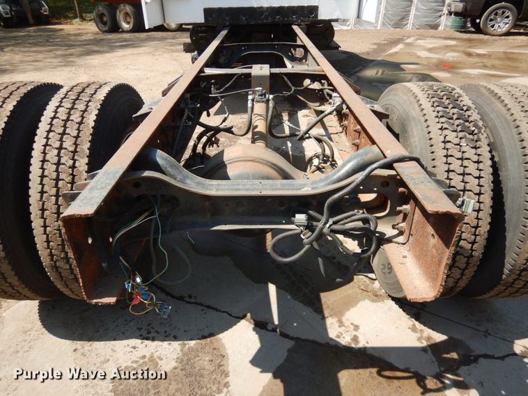 image for item IT9412 2002 International 4300  truck cab and chassis