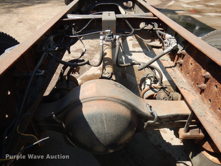 image for item IT9412 2002 International 4300  truck cab and chassis