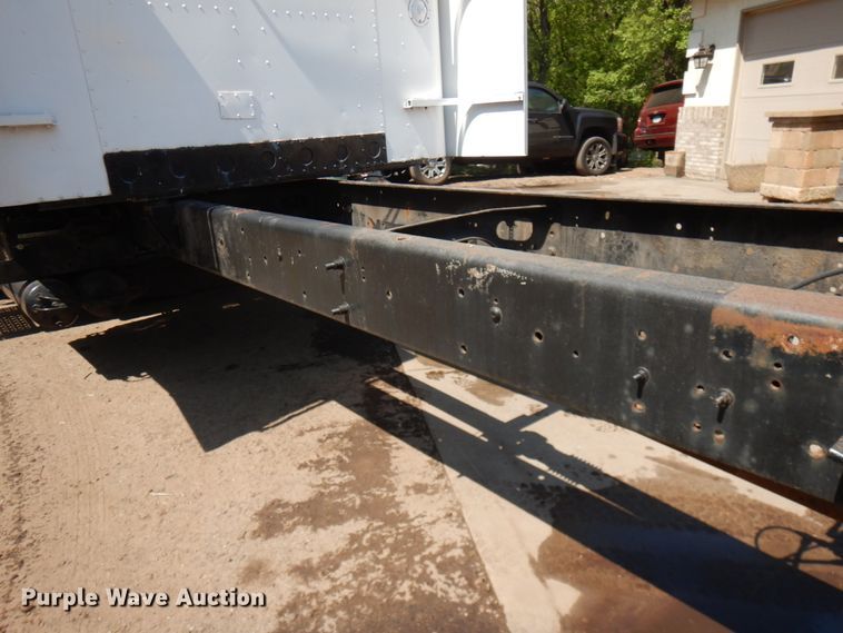 image for item IT9412 2002 International 4300  truck cab and chassis