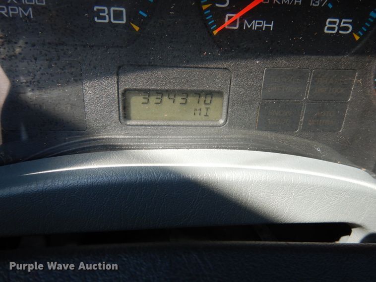 image for item IT9412 2002 International 4300  truck cab and chassis