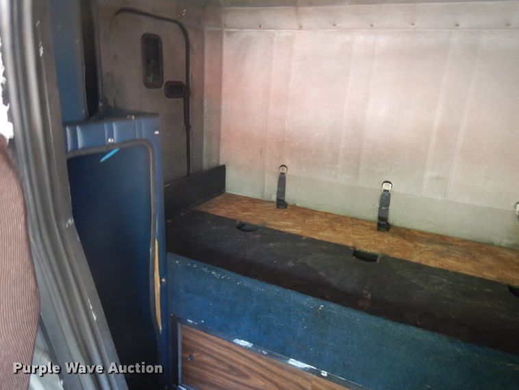 image for item IT9412 2002 International 4300  truck cab and chassis