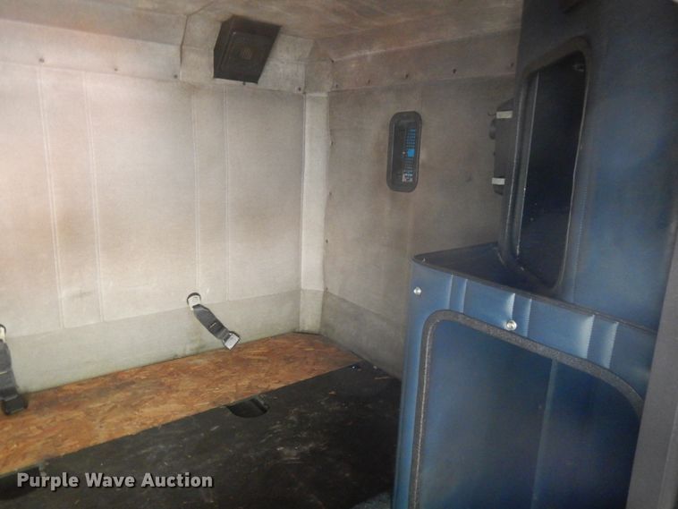 image for item IT9412 2002 International 4300  truck cab and chassis