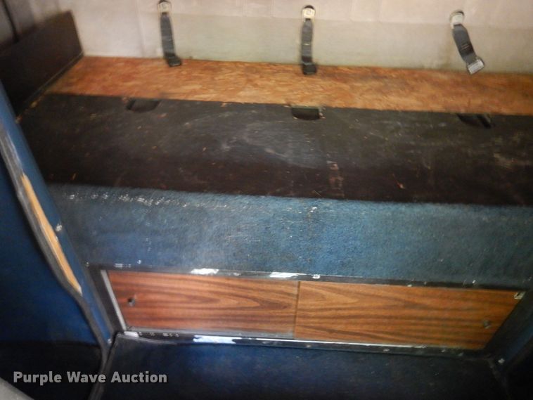 image for item IT9412 2002 International 4300  truck cab and chassis