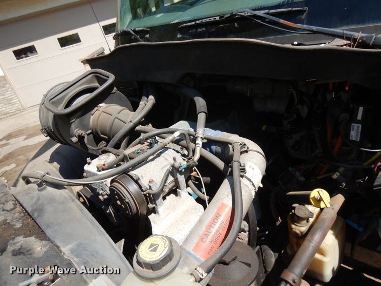 image for item IT9412 2002 International 4300  truck cab and chassis