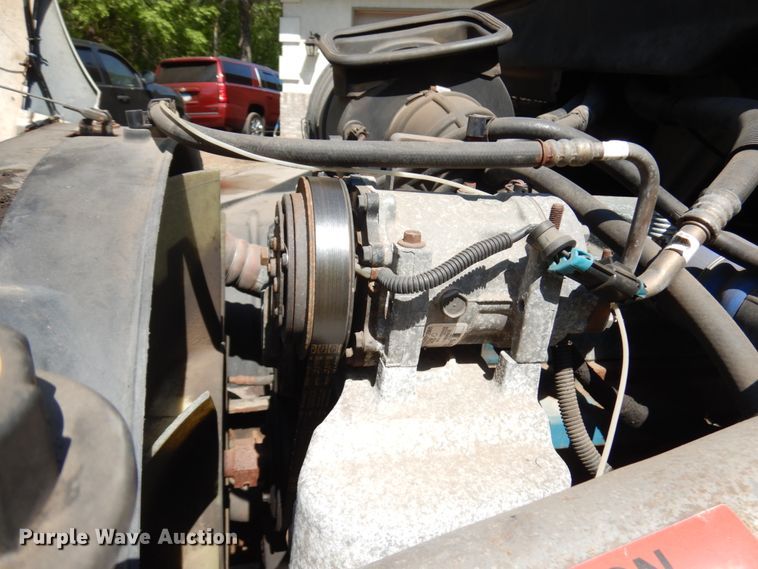 image for item IT9412 2002 International 4300  truck cab and chassis