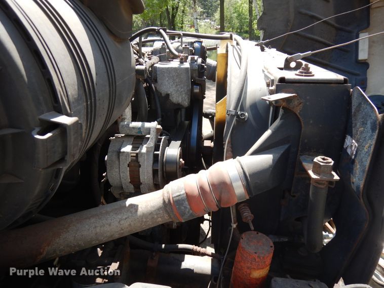 image for item IT9412 2002 International 4300  truck cab and chassis