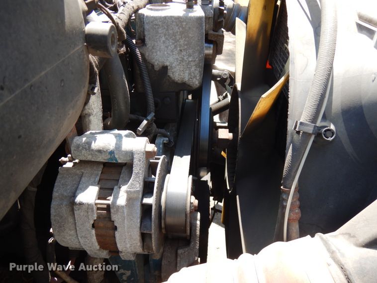 image for item IT9412 2002 International 4300  truck cab and chassis