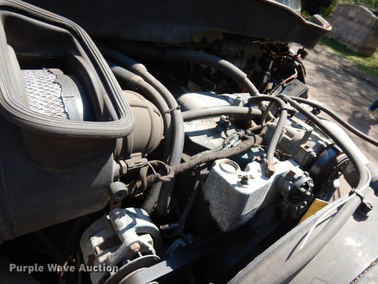 image for item IT9412 2002 International 4300  truck cab and chassis