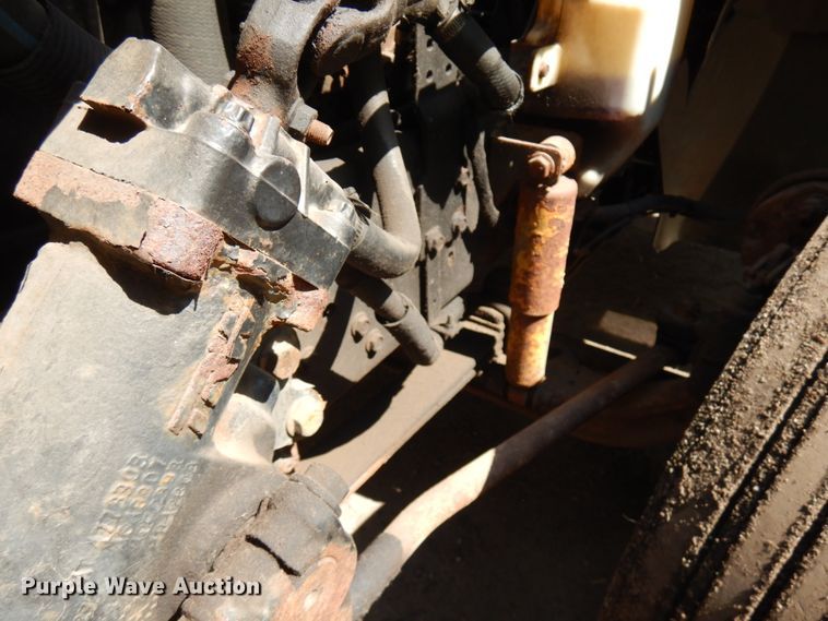 image for item IT9412 2002 International 4300  truck cab and chassis